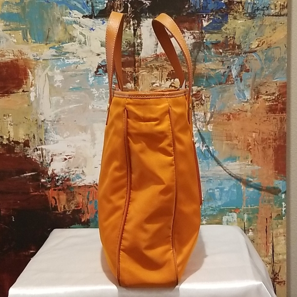 ❌SOLD🚫GENUINE PRADA TESSUTO TOTE! - Picture 3 of 15